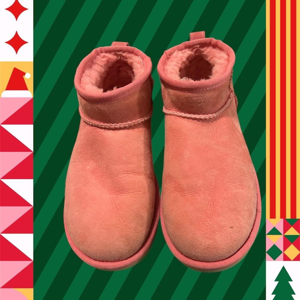 NWOT! HTF! UGG Classic Ultra Mini Beverly Pink Suede boots